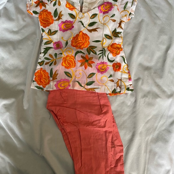 Kurtis and suits for little girls. Sizes range from 12-14 months to size 4. - Picture 6 of 11